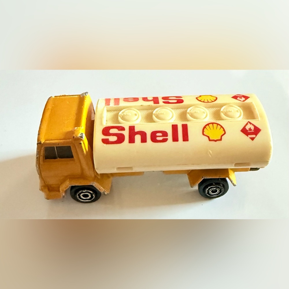 💛 Shell Yellow Toy Tanker Truck - Picture 2 of 6